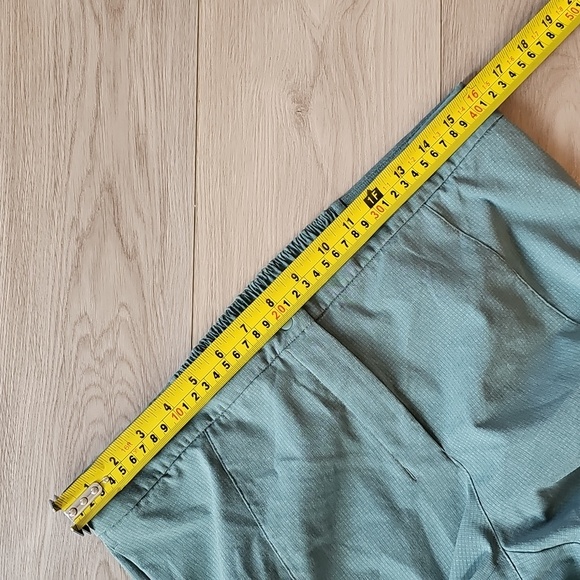 Lululemon Ventlight Cargo Mid Rise Crop Athleisure Pants, Size 10 - Picture 14 of 16